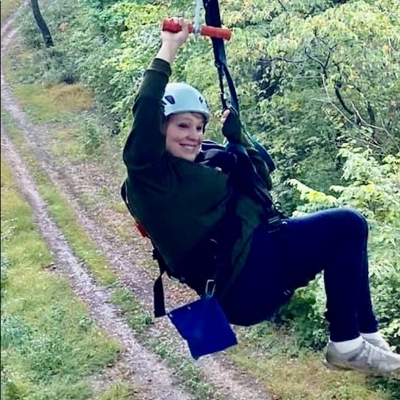 Meet your Posher, Faith - Picture 3 of 4